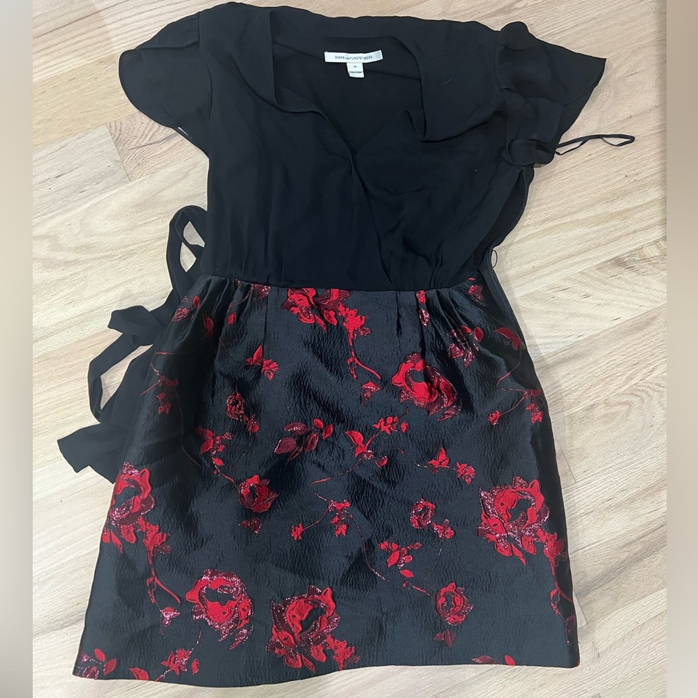 Diane Von Furstenberg Silk Top Dress With Roses Skirt